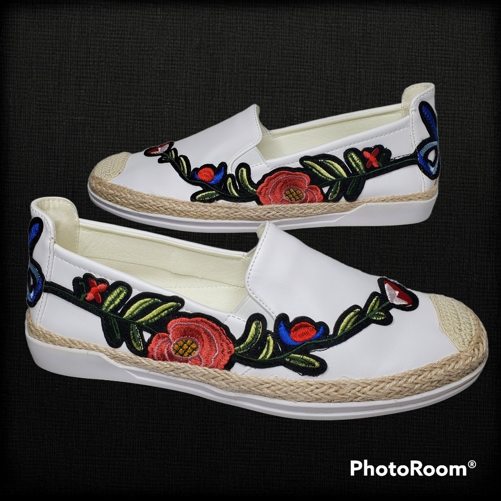 WANTED Espadrille Flats Slip-On Shoes Cap Toe Vibrant Floral Trellis Women's 10M